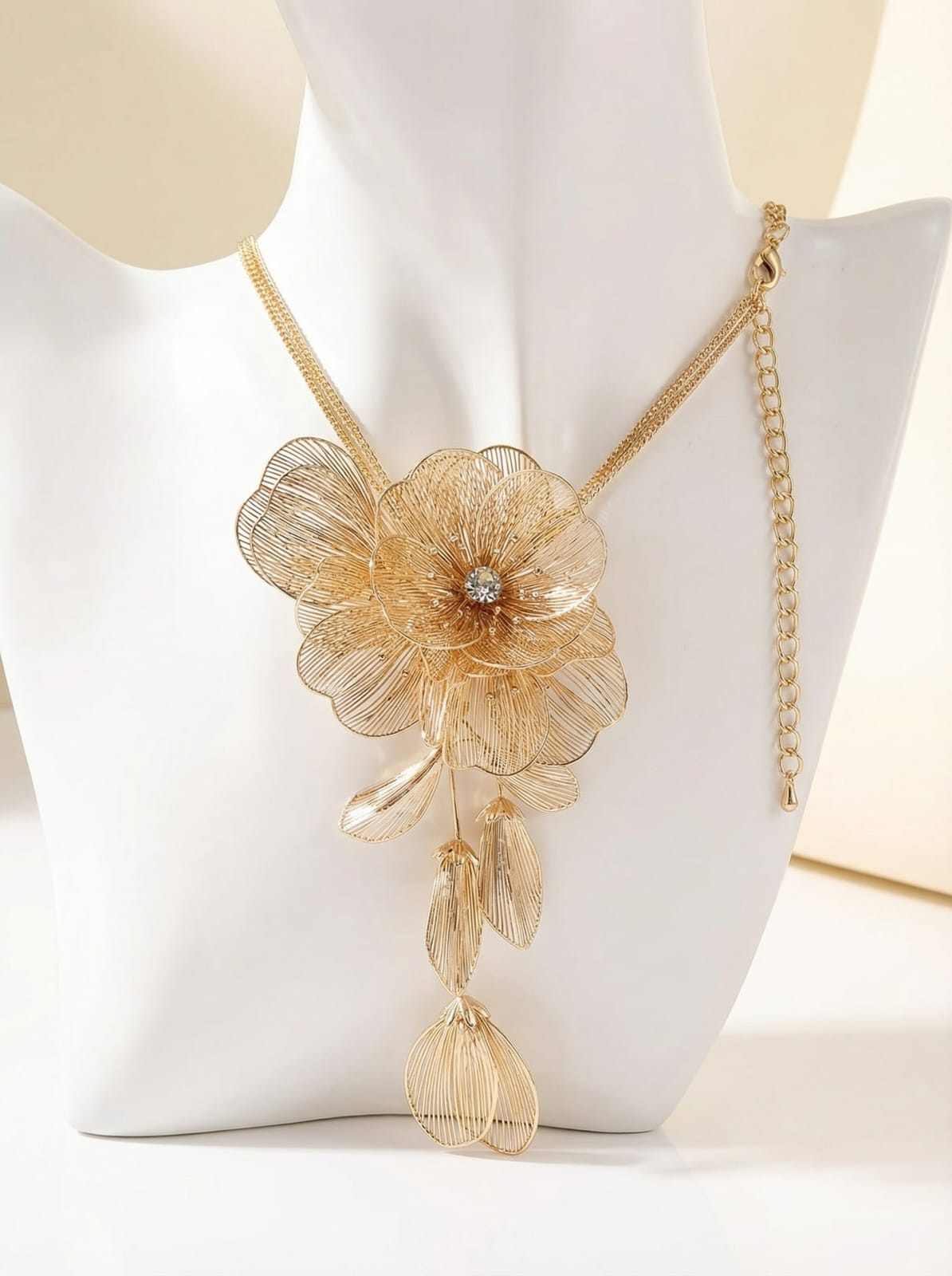 Golden Bloom Luxe Set – Floral Mesh Necklace & Long Earrings
